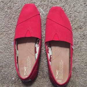 Toms slip on’s